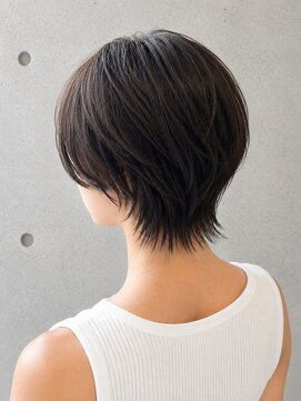 テラ(terra) 襟足長めくびれレイヤーショート