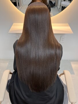 シダ(sida SAIIN) ★ 黒髪20代30代カーキーベージュ前髪パーマ