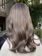 《*根元から毛先まで均一な色味が◎*》色ムラなく透明感のあるカラーデザインが人気＊[ケアブリーチカラー]