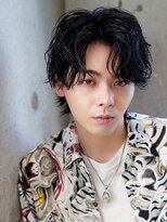 ライラ(Lyla)&nbsp;色気漂うソフトツイストスパイラルセンターパートウルフ