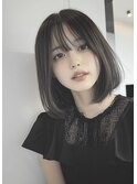 柔らかく動くシースルーバング×コンパクトボブ