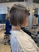 ローマージングウマエ(ROAMER jingumae)&nbsp;切りっぱなしボブ