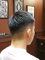 ブロートーキョーバーバーショップ 神田2nd(Bro Tokyo BARBERSHOP)&nbsp;ミドルナチュラルフェードカット73サイドパートスタイル