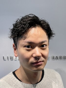 リバティシェアバーバー 銀座(LIBERTY SHARE BARBER) かき上げスパイラルパーマツーブロックスタイル/銀座<理容室>