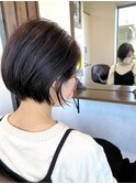 頭と首をキレイに魅せる、前髪長めの子があるショート♪