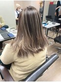 コントラストハイライト(デザインカラー)×グレージュ