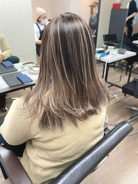 ヴィフ 大船(VIF) コントラストハイライト(デザインカラー)×グレージュ