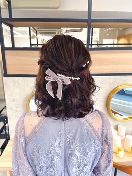 シー(thee) ハーフアップ