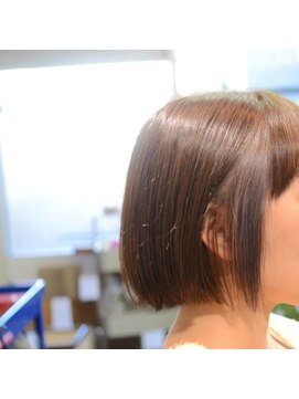 ポタム 東中野(potamu) 切りっぱなしボブにインナーグレージュ