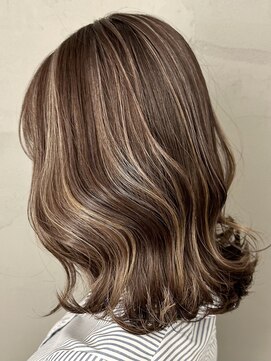 シュルール(chorule) 白髪を感じさせないハイライトデザインカラー