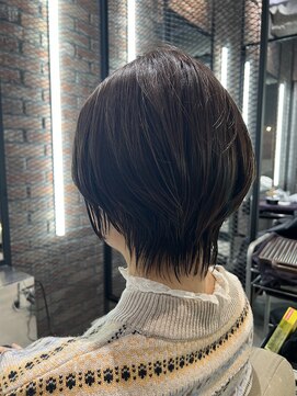 ベイショア(Bay Shore NY) グレージュカラーフレンチカジュアルステップボーンカット