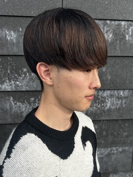 ヒュイル バイ ニアウ(Hwyl by Niau) メンズマッシュパーマニュアンスパーマスパイラルパーマ刈り上げ