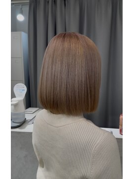 イト(ito.) ミルクティーベージュ×ボブ