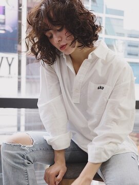 シア(sia) おしゃれパーマレイヤーパーマコテ巻きパーマカーリーヘア