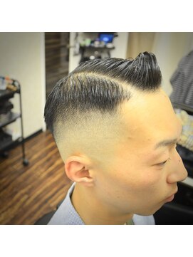 バーニーズ バーバークラブ(BARNEYS BARBER CLUB) スキンフェード