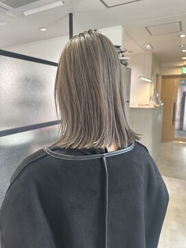 ヨーク(YOKE) YOKE 切りっぱなしボブ結べるボブ大人ボブホワイトグレージュ