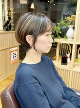 ロジエ(ROSIER) レイヤーハイライトショートボブ前髪あり