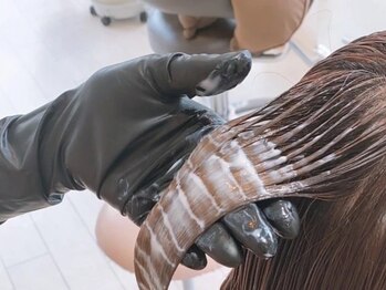 アミーベル ミラク(AMI a BELLE Miracle)の写真/【贅沢な癒しの空間】高濃度な美容成分をたっぷり浸透させる独自のヘアエステメニューで美ツヤ髪へ♪