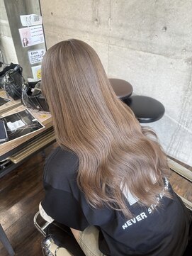 ガルボ ヘアー(garbo hair) ブリーチ 10代20代 ミルクティーベージュ ダブルカラー ベージュ