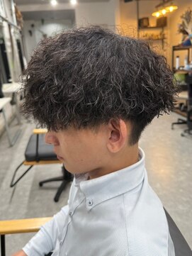 フゥ 宇都宮(FeU) 緩め波巻きスパイラルパーマシャドウパーマメンズマッシュウルフ