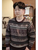 エディ(Edy)&nbsp;メンズセンターパートカルマパーマ刈り上げ韓国ヘアカルマヘア