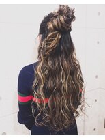 アールプラスヘアサロン(ar+ hair salon)&nbsp;ハイライト×ハーフアップ