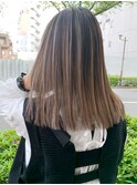 バレイヤージュミディ_かきあげロングマロンベージュ_ba328413