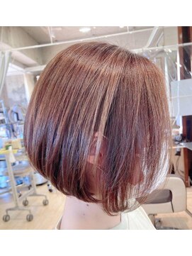 ヘアーアンドメイク マニス(hair&make manis) 前下がりボブ×艶感ベージュピンク