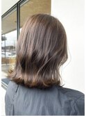 透明感アッシュベージュ外ハネミディ