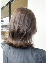 ルミエール(Lumiere)&nbsp;透明感アッシュベージュ外ハネミディ