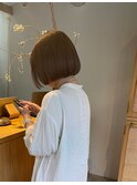 ぷっつりボブ×柔らかいベージュ