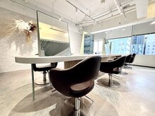 コル(col oodori)の雰囲気（シンプルかつ温かみのある光差し込む店内で癒しのひと時を...）
