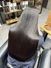 山嵜　栞　【地毛のような柔らかさ×ダメージレス縮毛矯正】