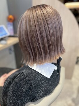 ヘアーザラブズラフズ オーガニカ 北九州(HAIR THE LOVES LAUGHS ORGANICA) ミルクティーベージュ×切りっぱなしボブ