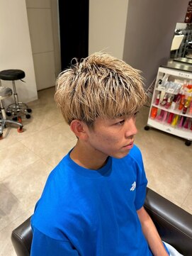 エヌアンドエーコンティ(N&A CONTi) 太陽に映えるハイトーン×ブロンドカラー/スパイキーショート