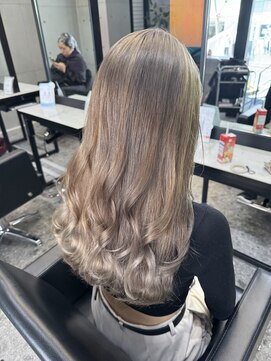 パヌポン(PANUPON) グレージュハイライトバレイヤージュダブルカラーケアブリーチ