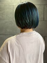 ディスコネクト(DISCO-N-NECT)&nbsp;ショートボブ ダブルカラー ブリーチ 20代 アッシュブルー
