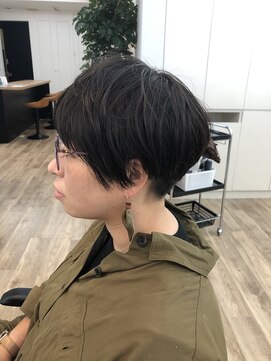 アメリ(Ameri) 刈り上げショート×ブルーブラック