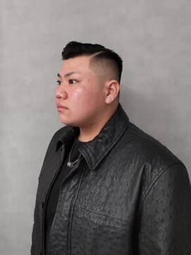 ソアー 新大阪(SOAR) バーバー短髪黒髪ワイルドスキンフェードサイドパート【新大阪】