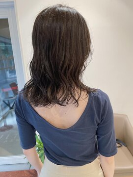 マージュ ギンザ(marju GINZA) セミロングのコテ巻き風パーマとオリーブベージュ