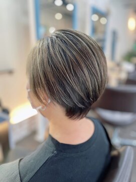 ロンド(Le rond) ハイライト　グレーアッシュ×ハンサムショート