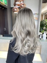 ロイオブジゼル(roi of GiseL)&nbsp;プラチナシルバー【博多天神】@halu_the_world