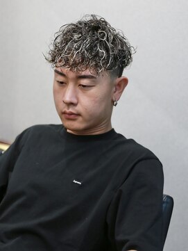 スラッシュ(SLASH) スペインカール/スパイラルパーマ/ホワイトメッシュ/姫路