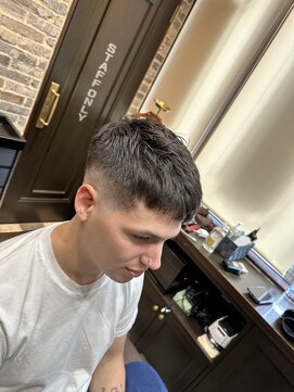 ミリオンバックス 御徒町店(Million Backs) クロップ/束感ショート/フェード<理容室>[メンズ/眉毛/バーバー]