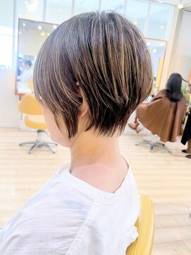 モリオ フロム ロンドン 成増店 【morio成増 セリザワ】くびれショート ハイライトカラー