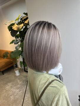 メリー オオサカ(Merly Osaka) white gray balayage