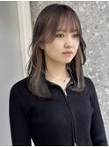 インナーカラーボブミルクティーベージュ黒髪イヤリングカラー