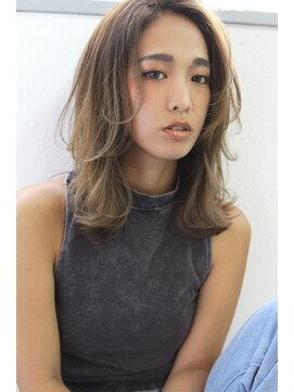 ロゼ 甲子園口(Rose) 【ROSE】レイヤーカット_ハイライト_ブリーチ_センターパート