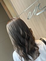 エム バイ ブローチェ(em by BROCHE)&nbsp;オリーブグレージュ×透明感