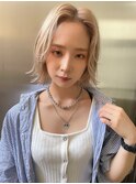 ミディアムハイトーン×外ハネスタイリング【三島】